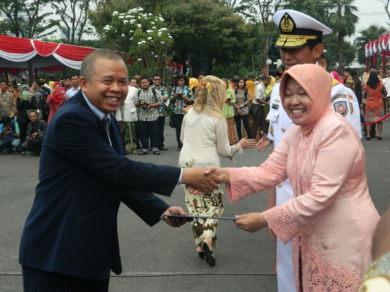 Penghargaan Life Skill oleh Bu Risma - Kursus Komputer Online Surabaya - PKBPI